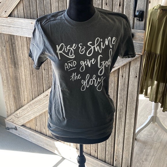 GRAPHIC TEE - Picture 1 of 1